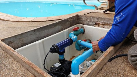 Une fuite ou un &eacute;quipement d&eacute;fectueux impose une r&eacute;paration rapide de votre piscine